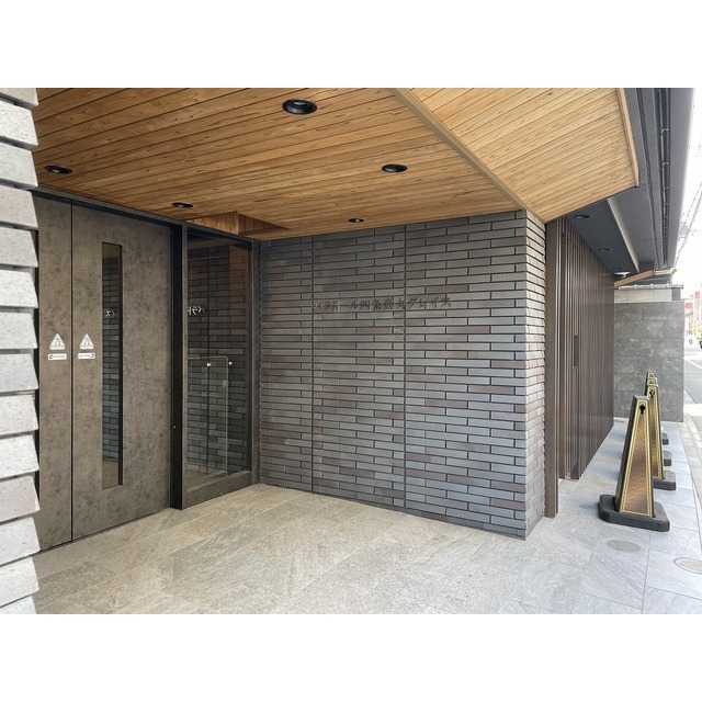 22/22 エントランス