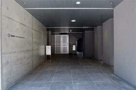 16/16 エントランス