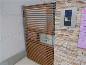 13/14 エントランス