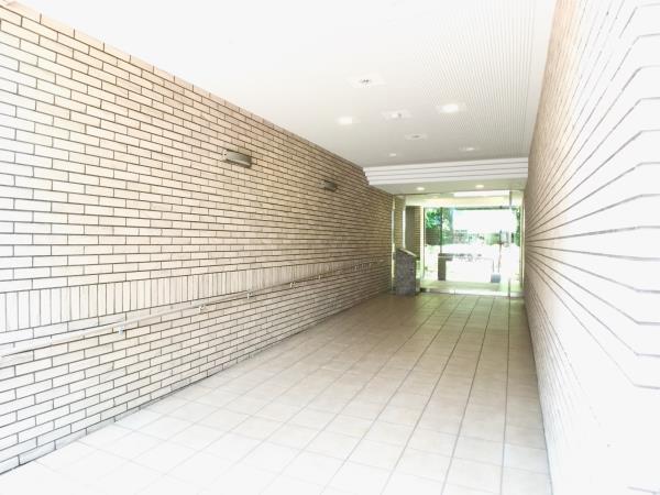 26/27 エントランス