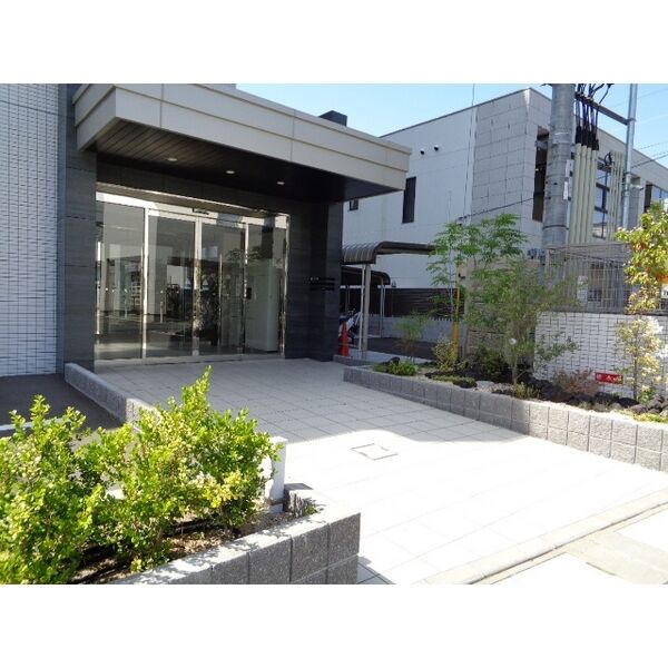 19/28 エントランス