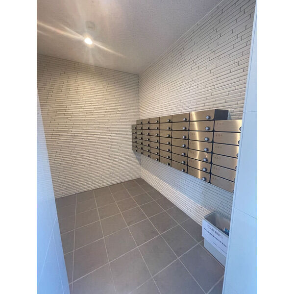 18/28 エントランス