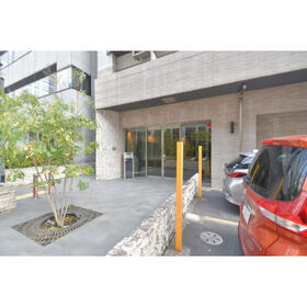 16/16 エントランス