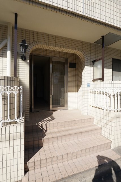 19/20 エントランス