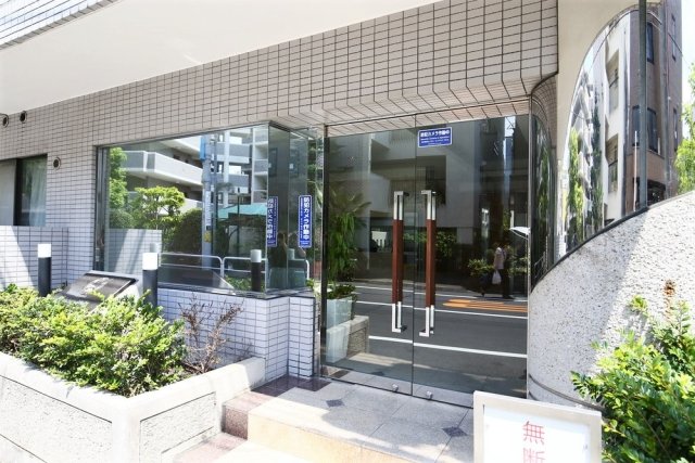 24/30 エントランス