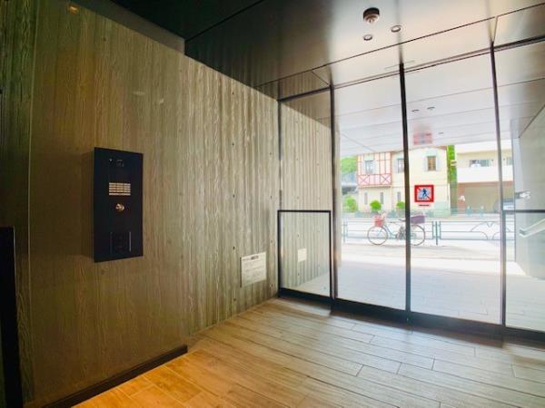 26/30 エントランス