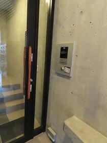 16/16 エントランス