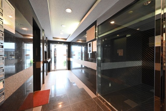 18/19 エントランス