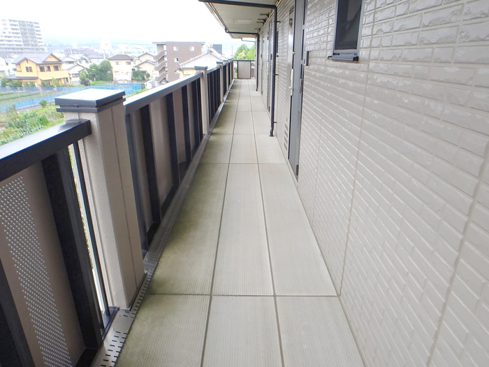 18/28 エントランス