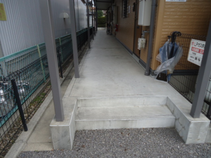 27/30 エントランス