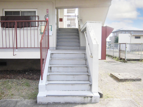 16/19 エントランス