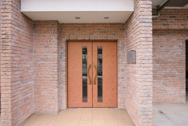 26/29 エントランス