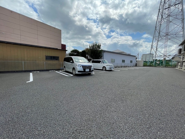 18/27 駐車場
