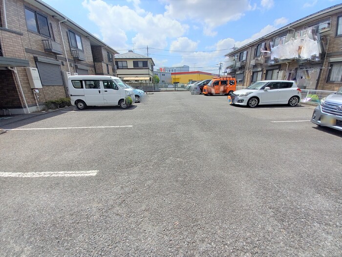 16/16 駐車場