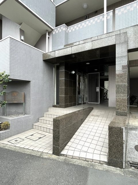 19/22 エントランス