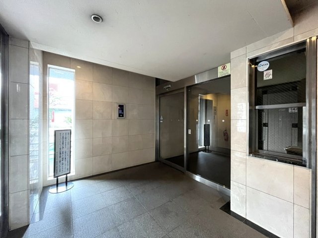 21/22 エントランス