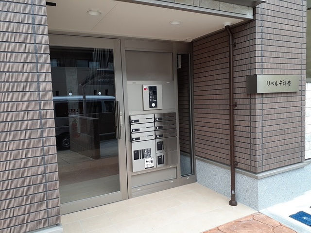 19/25 エントランス