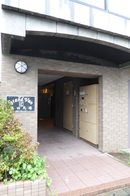 22/26 エントランス