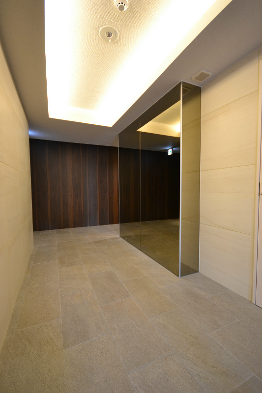 16/18 エントランス