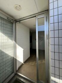 16/16 エントランス