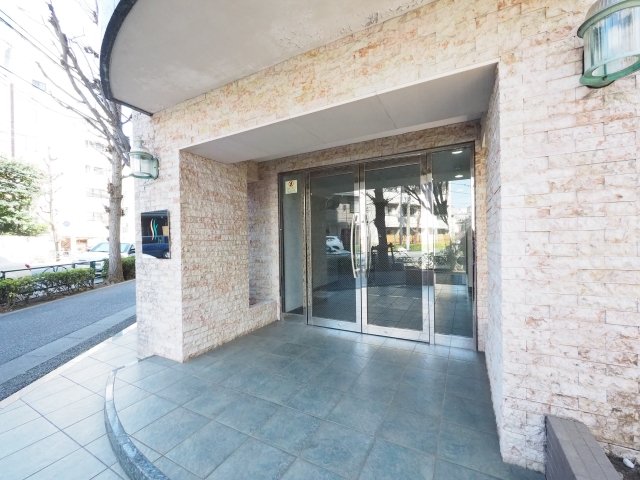 2/4 エントランス