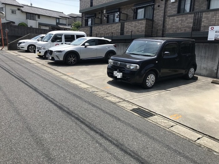 17/17 駐車場