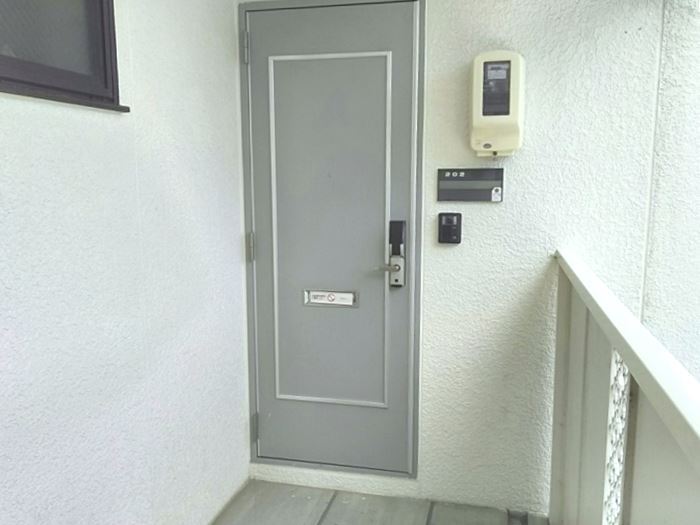 18/27 エントランス