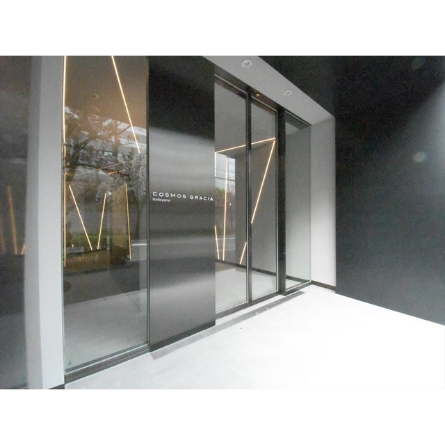 27/30 エントランス