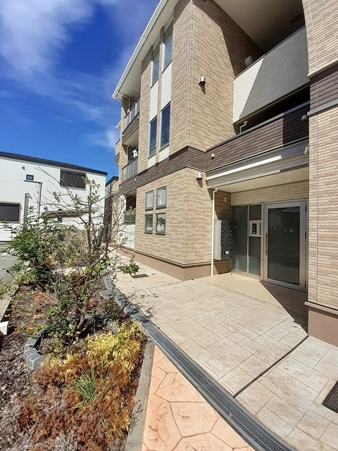 14/20 エントランス