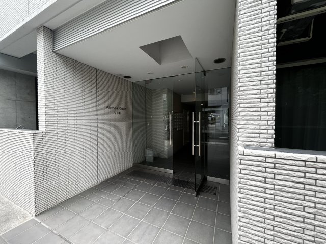 24/30 エントランス