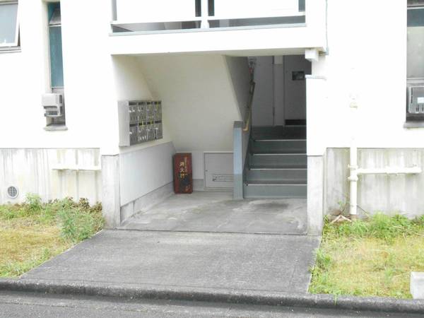 16/17 エントランス