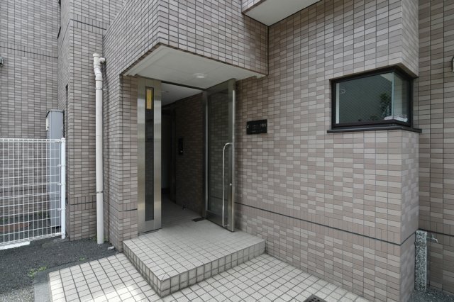 23/26 エントランス