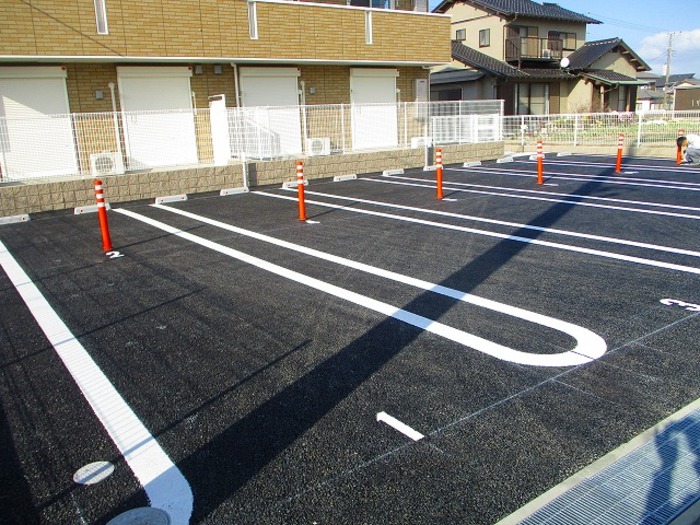 18/18 駐車場