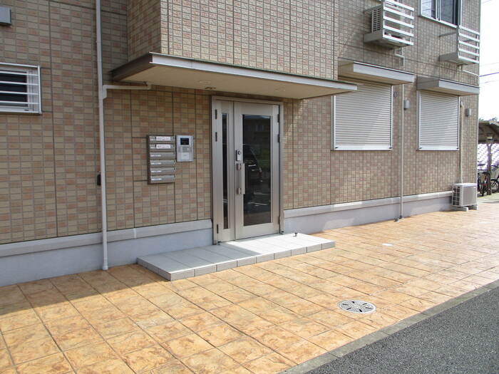 18/19 エントランス