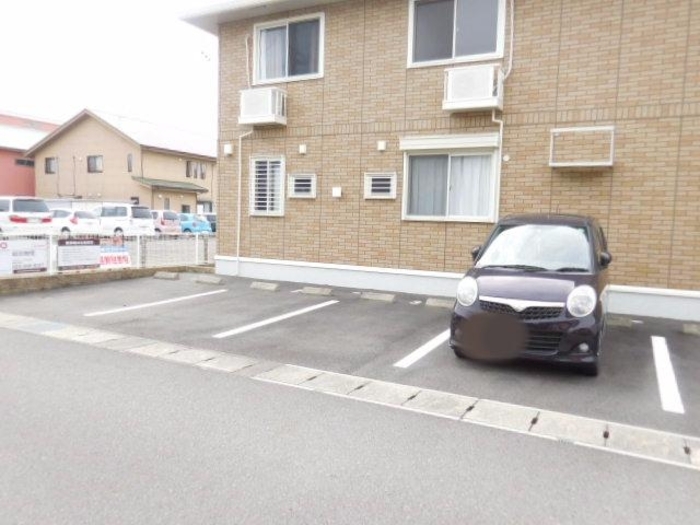 15/15 駐車場