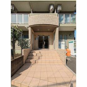 16/16 エントランス