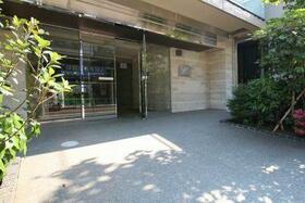 16/19 エントランス