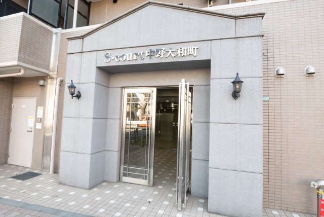 16/25 エントランス