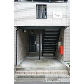 16/17 エントランス