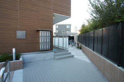 25/30 エントランス