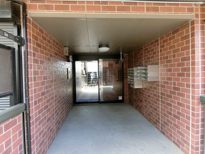 16/17 エントランス