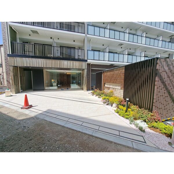 18/28 エントランス