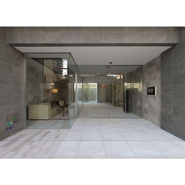 18/25 エントランス