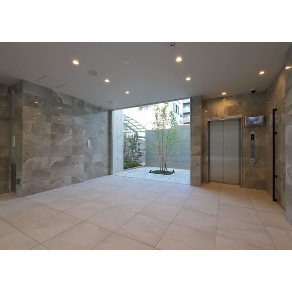 19/25 エントランス