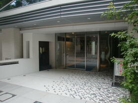 16/16 エントランス