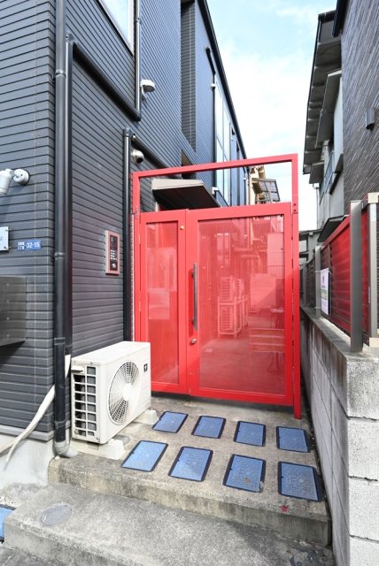 22/30 エントランス