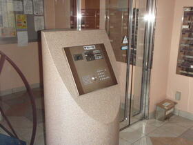 16/16 エントランス