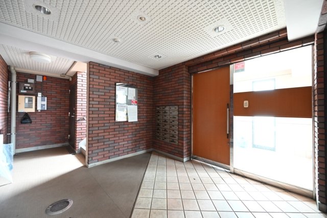 27/30 エントランス