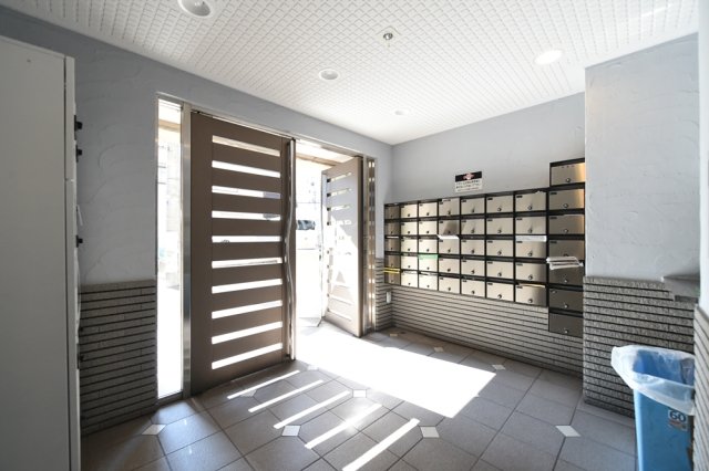 24/30 エントランス