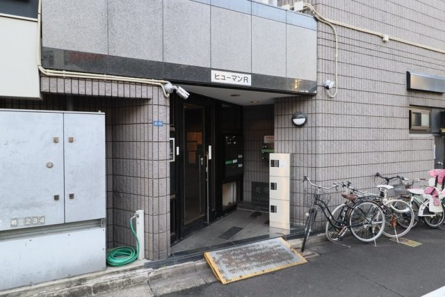 23/25 エントランス